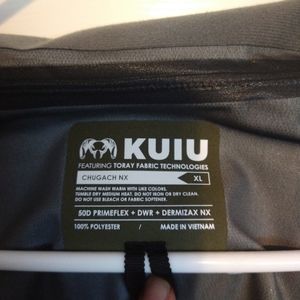 Kuiu Chugach NX Rain shell
